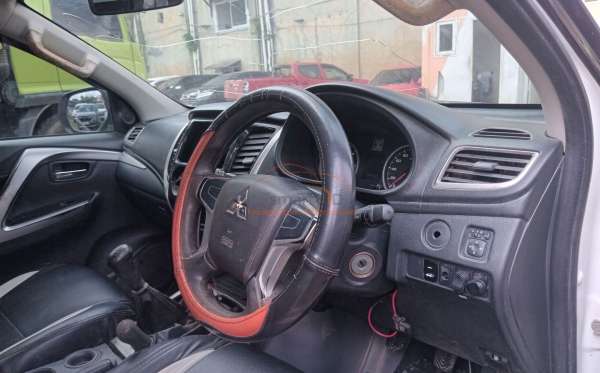MITSUBISHI PAJERO SPORT 2.5L GLX (4X4)