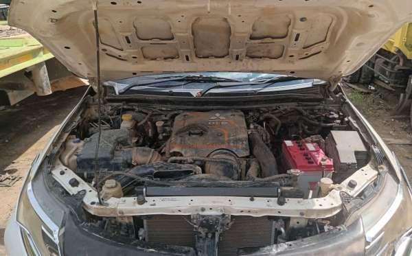 MITSUBISHI PAJERO SPORT 2.5L GLX (4X4)