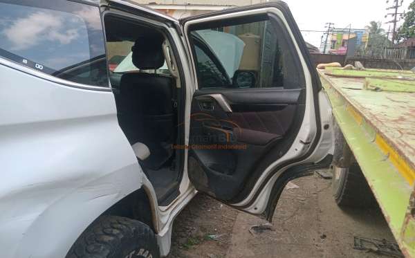 MITSUBISHI PAJERO SPORT 2.5L GLX (4X4)