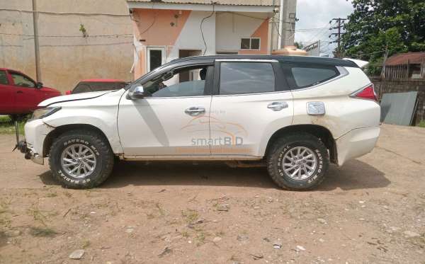 MITSUBISHI PAJERO SPORT 2.5L GLX (4X4)