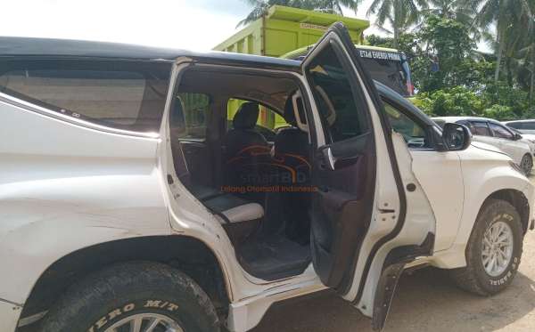 MITSUBISHI PAJERO SPORT 2.5L GLX (4X4)