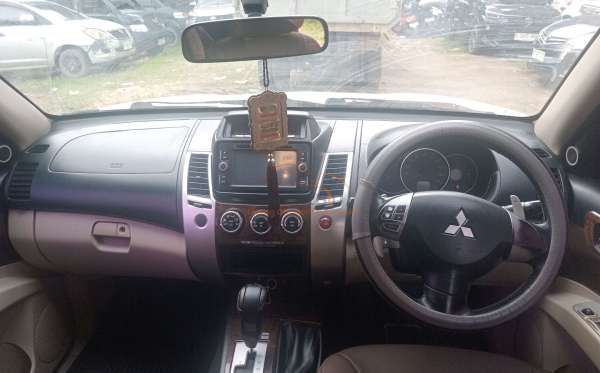 MITSUBISHI PAJERO SPORT 2.5HP-E