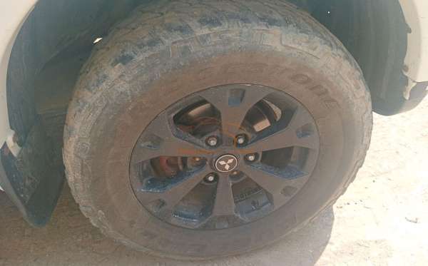 MITSUBISHI PAJERO SPORT 2.5HP-E