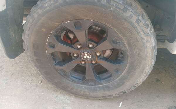 MITSUBISHI PAJERO SPORT 2.5HP-E