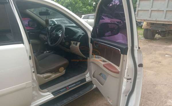 MITSUBISHI PAJERO SPORT 2.5HP-E