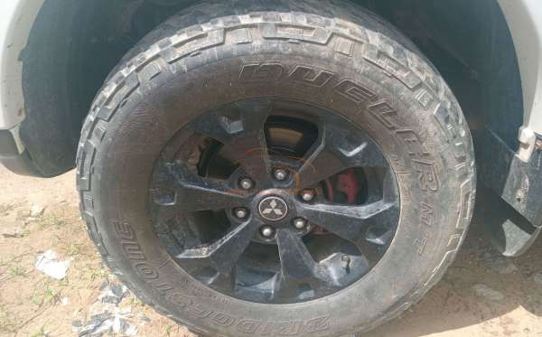 MITSUBISHI PAJERO SPORT 2.5HP-E