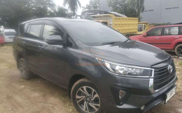 TOYOTA INNOVA