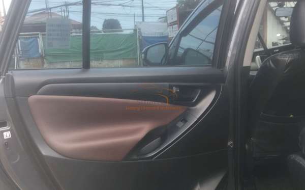 TOYOTA INNOVA