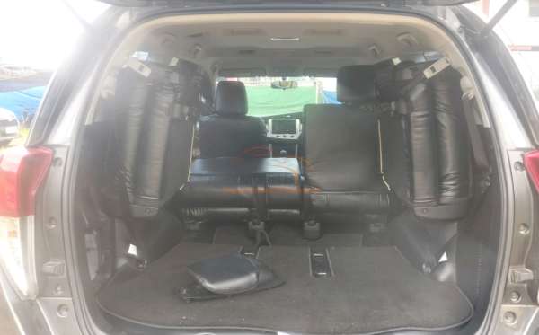 TOYOTA INNOVA