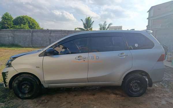 TOYOTA AVANZA