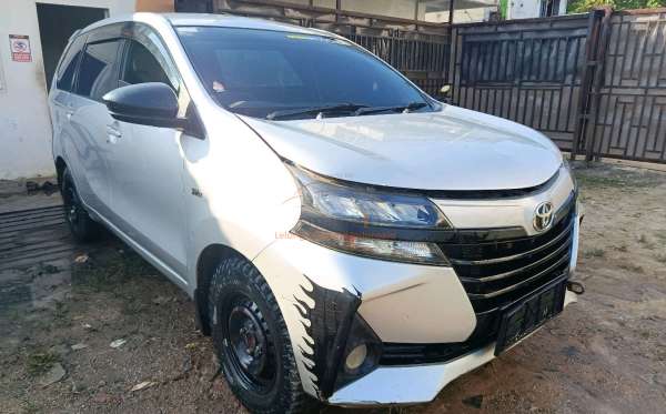 TOYOTA AVANZA