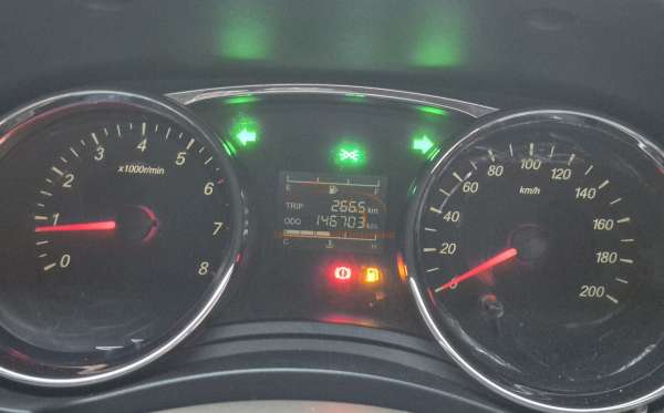 WULING  CONFERO  DB