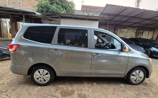 WULING  CONFERO  DB