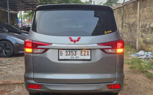 WULING  CONFERO  DB