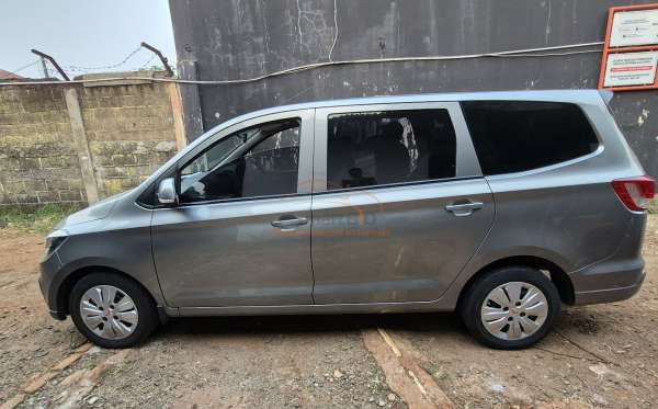 WULING  CONFERO  DB