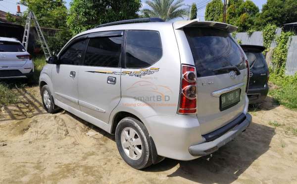DAIHATSU XENIA