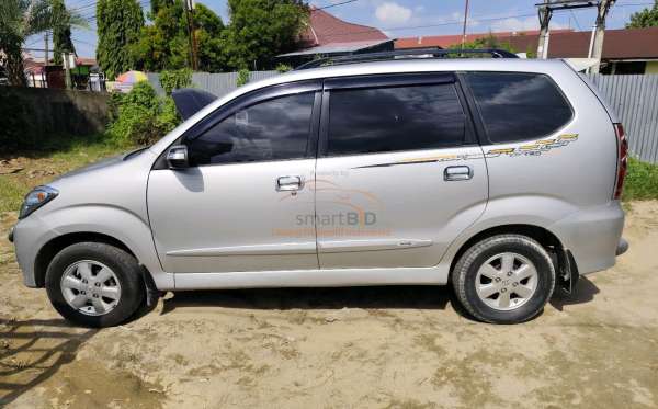 DAIHATSU XENIA