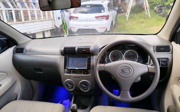 DAIHATSU XENIA