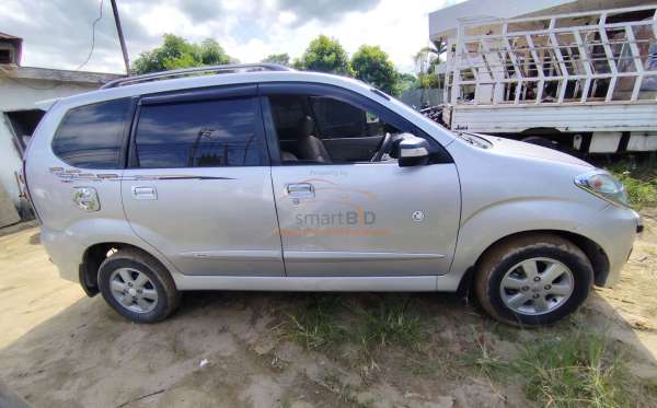 DAIHATSU XENIA