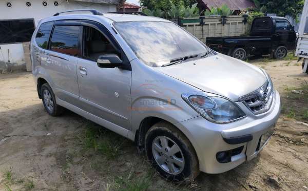 DAIHATSU XENIA
