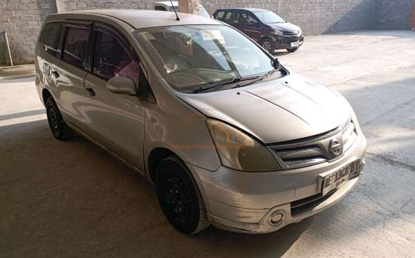 NISSAN GRAND LIVINA