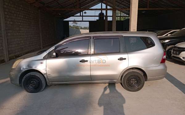NISSAN GRAND LIVINA