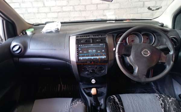 NISSAN GRAND LIVINA