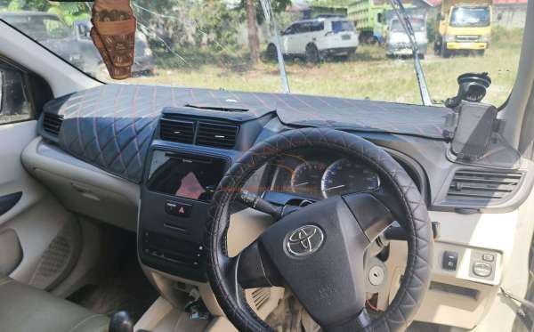 TOYOTA AVANZA 1.3 E