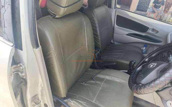 TOYOTA AVANZA 1.3 E