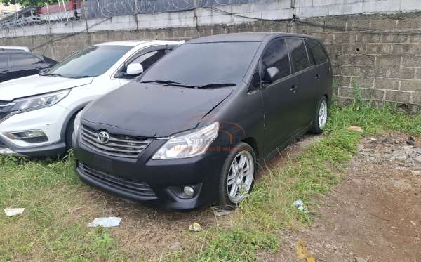 TOYOTA INNOVA G