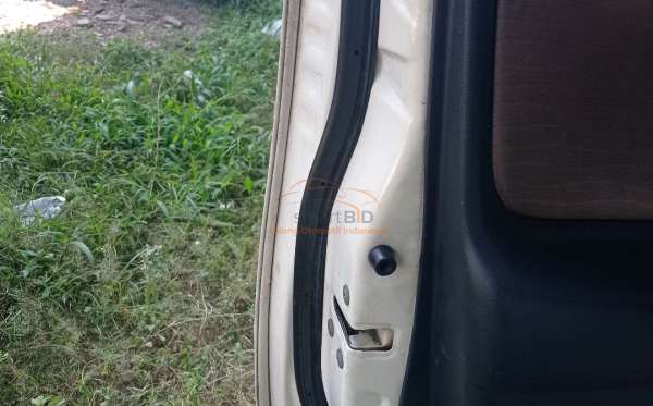 DAIHATSU XENIA