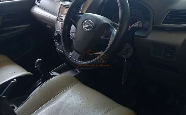 DAIHATSU XENIA