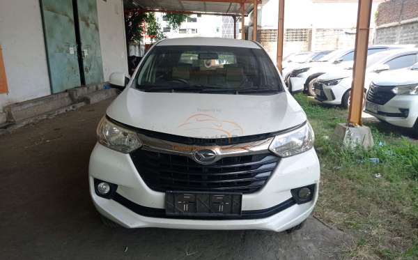 DAIHATSU XENIA