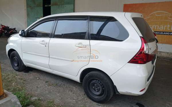 DAIHATSU XENIA
