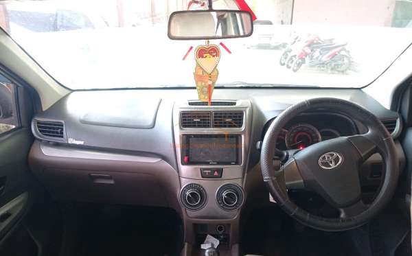 TOYOTA AVANZA