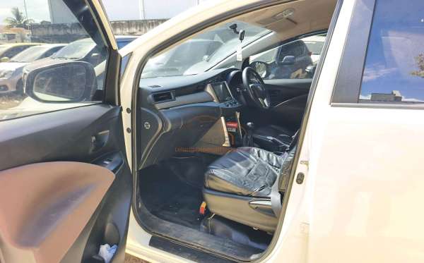 TOYOTA INNOVA 2.4 G
