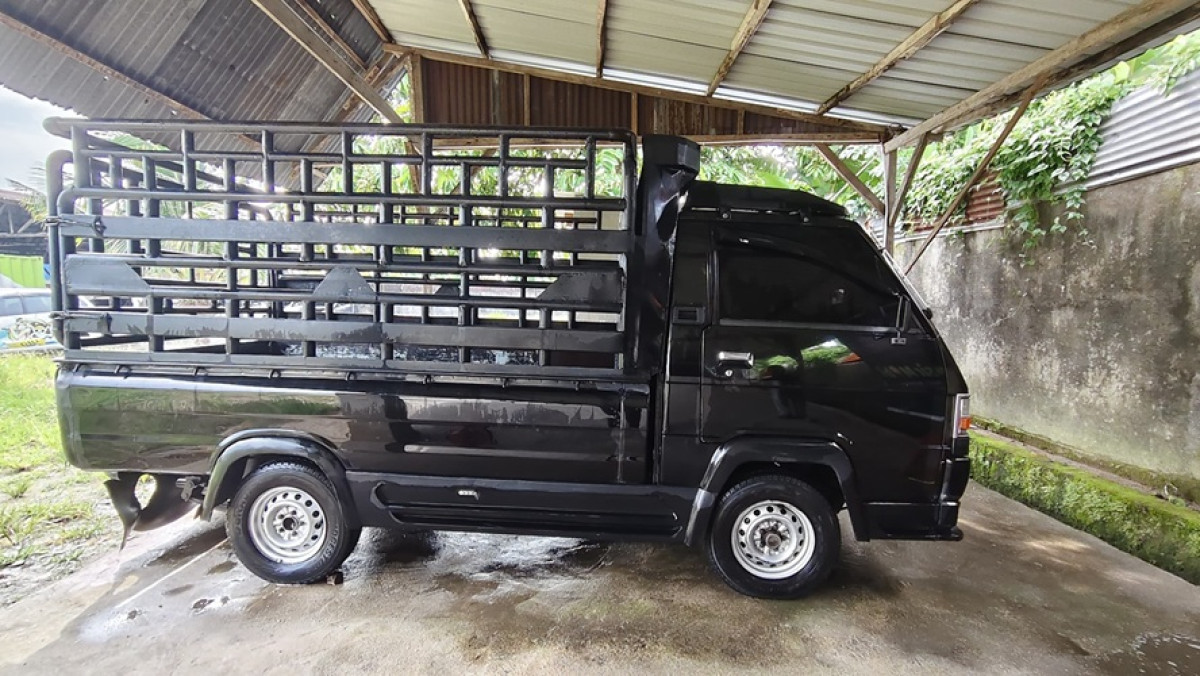 MITSUBISHI L 300