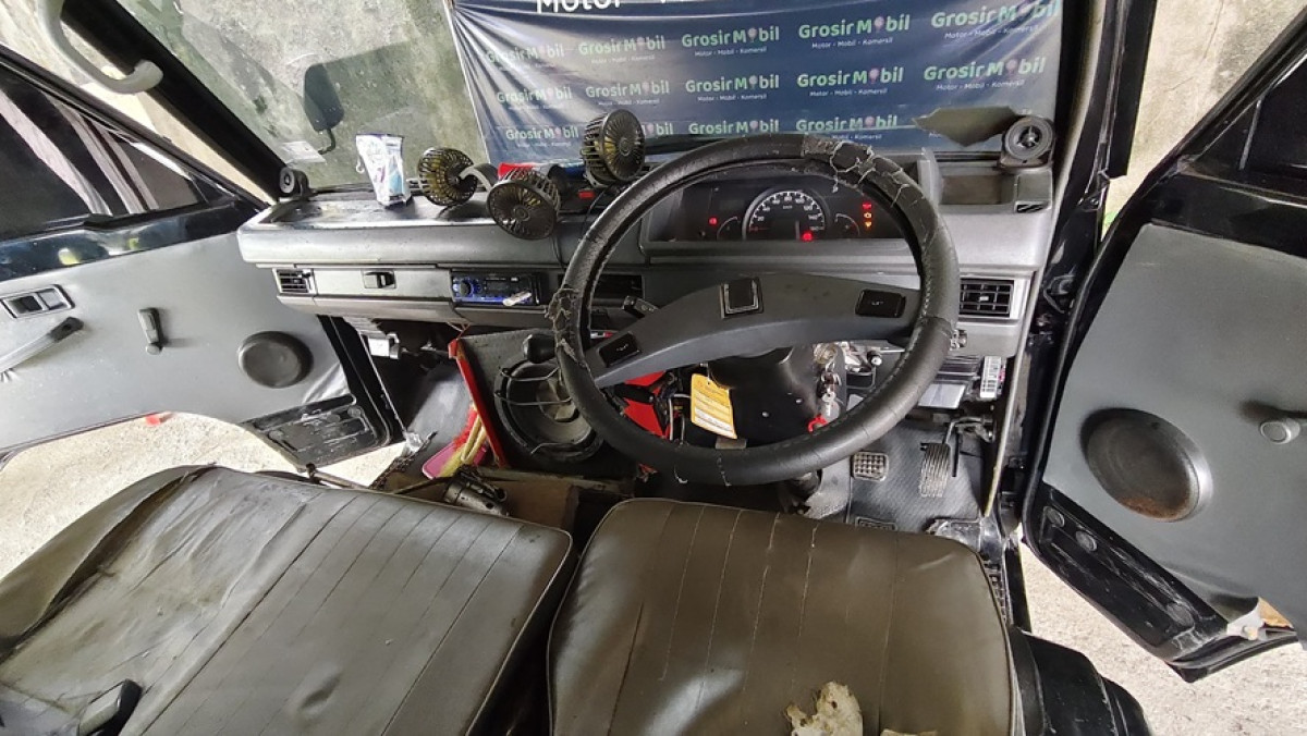 MITSUBISHI L 300