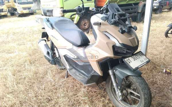 HONDA  ADV