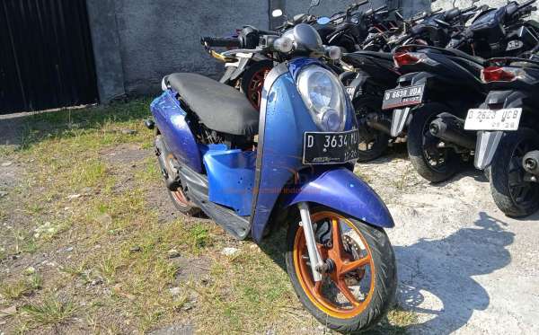 HONDA SCOOPY CW