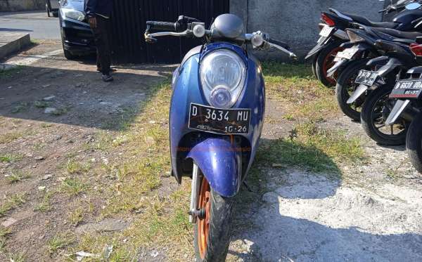 HONDA SCOOPY CW