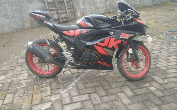 SUZUKI GSX R 150