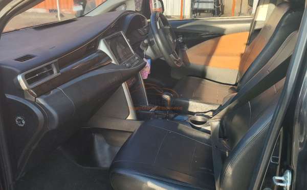 TOYOTA  INNOVA  2.0 V
