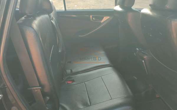TOYOTA  INNOVA  2.0 V