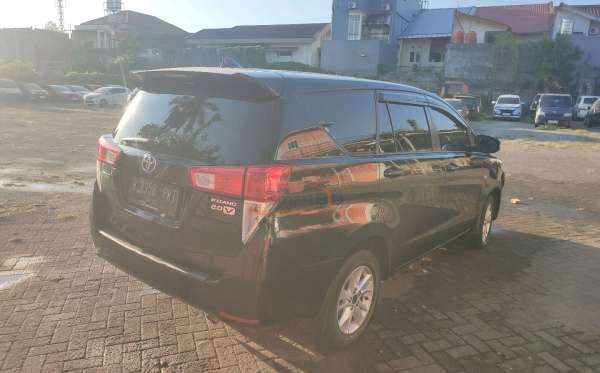 TOYOTA  INNOVA  2.0 V