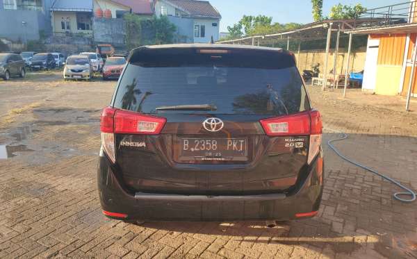 TOYOTA  INNOVA  2.0 V
