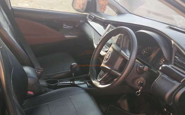TOYOTA  INNOVA  2.0 V