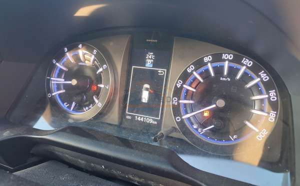 TOYOTA  INNOVA  2.0 V