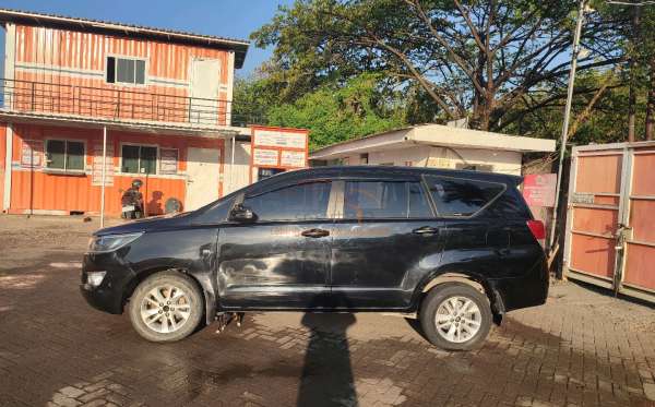 TOYOTA  INNOVA  2.0 V