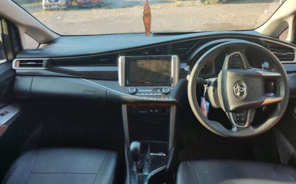 TOYOTA  INNOVA  2.0 V